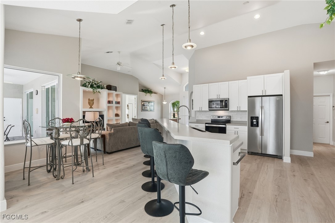 5267 Stratford CT