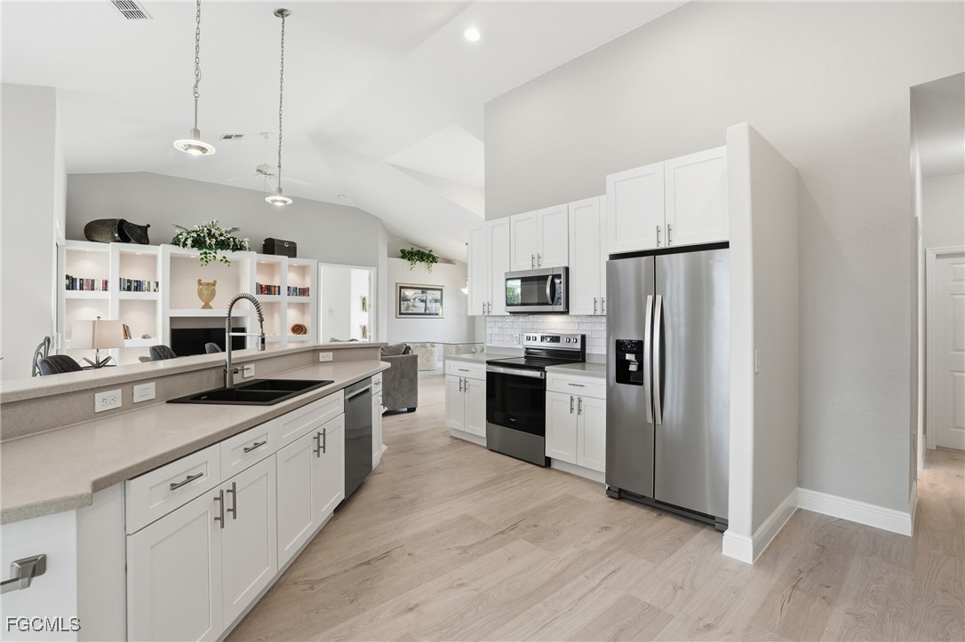 5267 Stratford CT