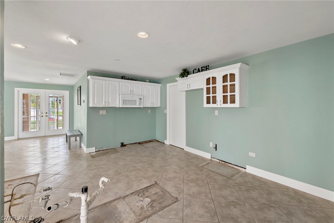 913 Dolphin DR S
