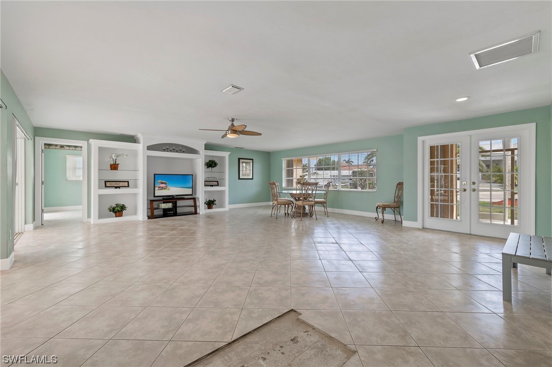 913 Dolphin DR S