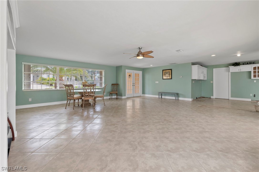 913 Dolphin DR S
