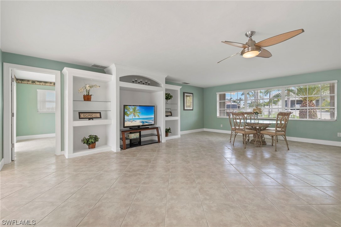 913 Dolphin DR S