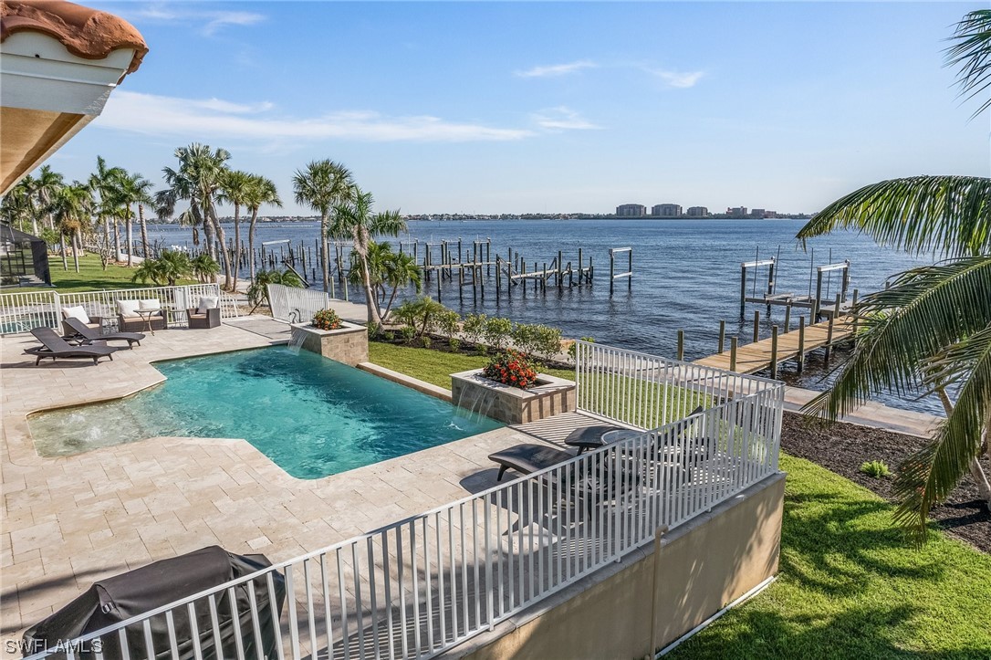 1036 Dolphin DR