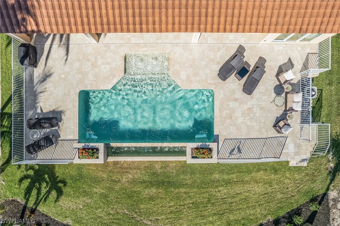 1036 Dolphin DR