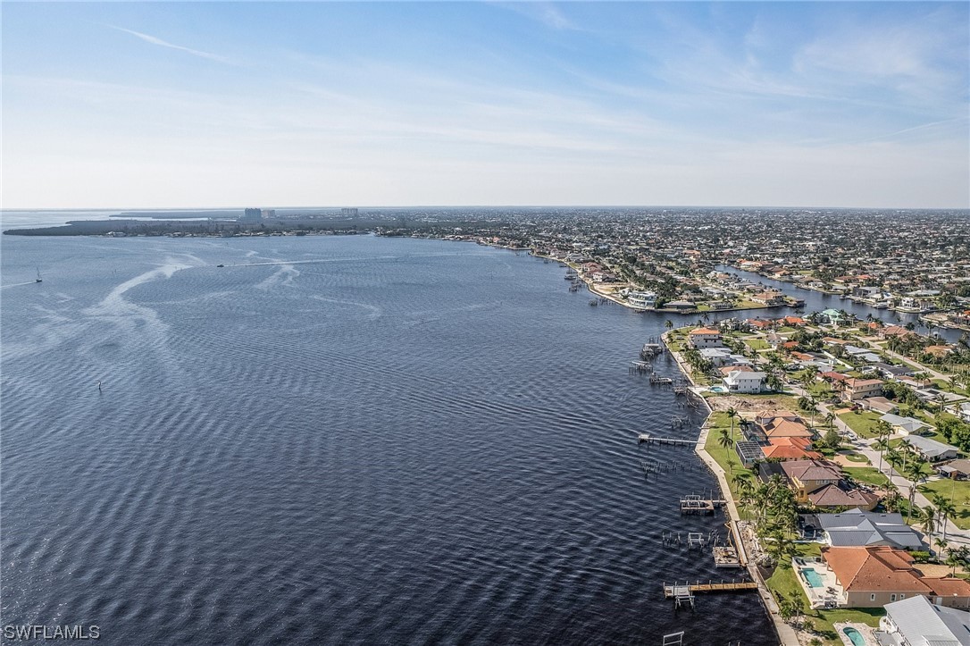 1036 Dolphin DR