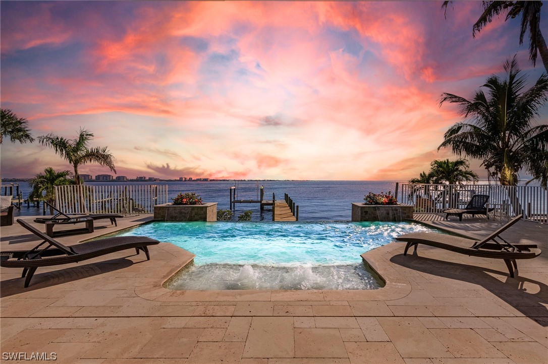 1036 Dolphin DR