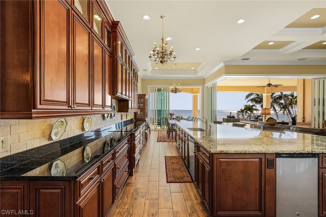 1036 Dolphin DR
