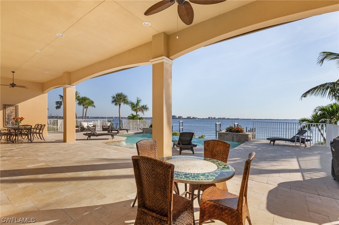 1036 Dolphin DR