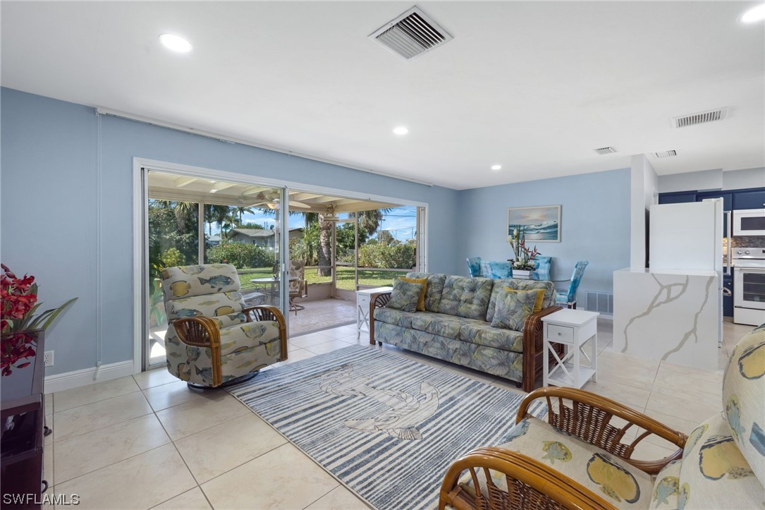 4906 Nassau CT