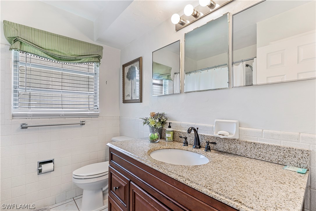 5623 E Deauville CT