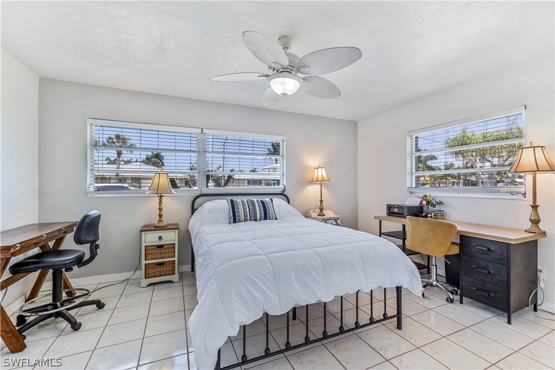 5623 E Deauville CT
