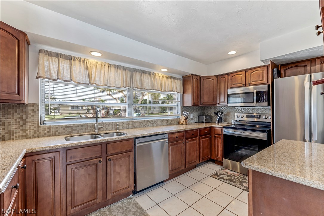 5623 E Deauville CT