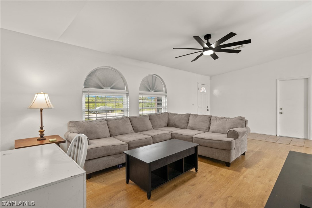 523 Leroy AVE