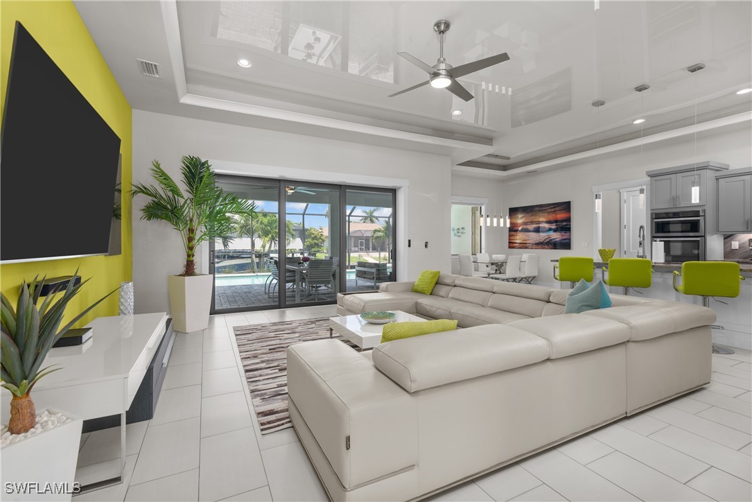 5227 Tamiami CT