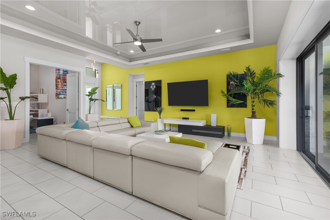 5227 Tamiami CT