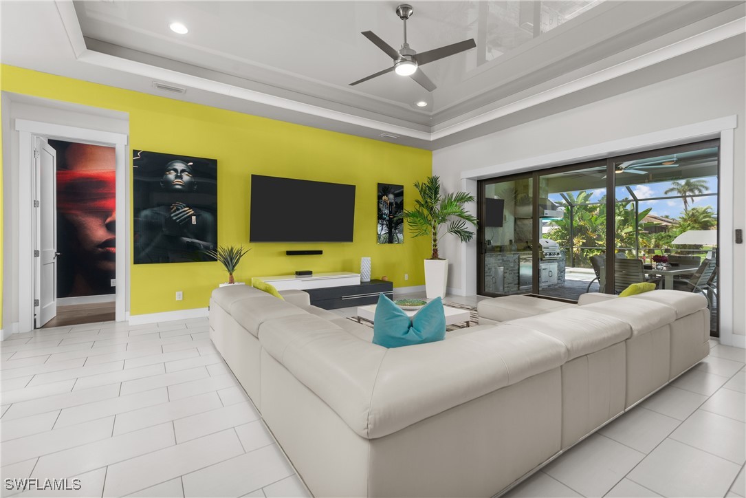 5227 Tamiami CT