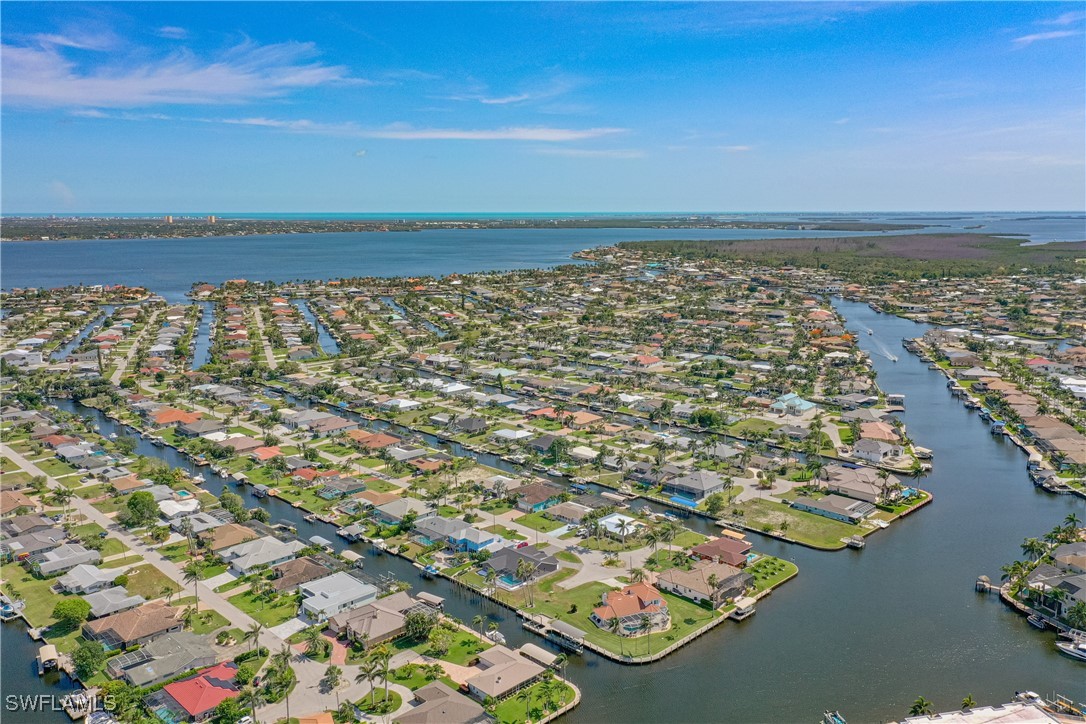 5227 Tamiami CT