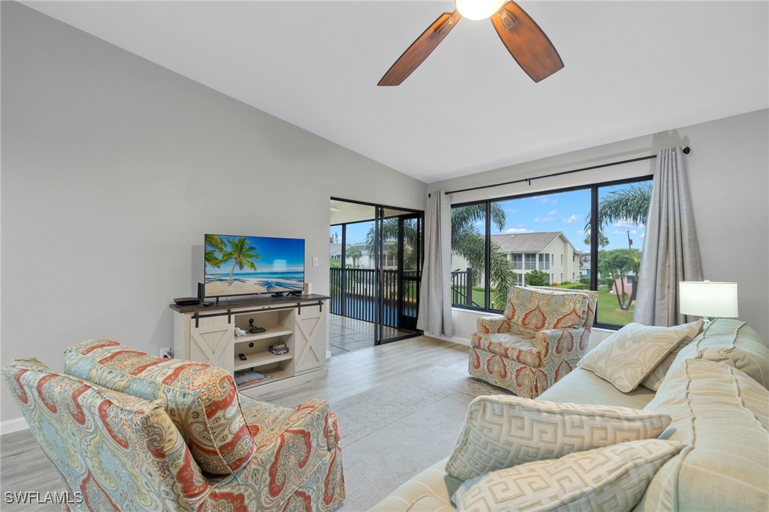 4904 Vincennes ST 201