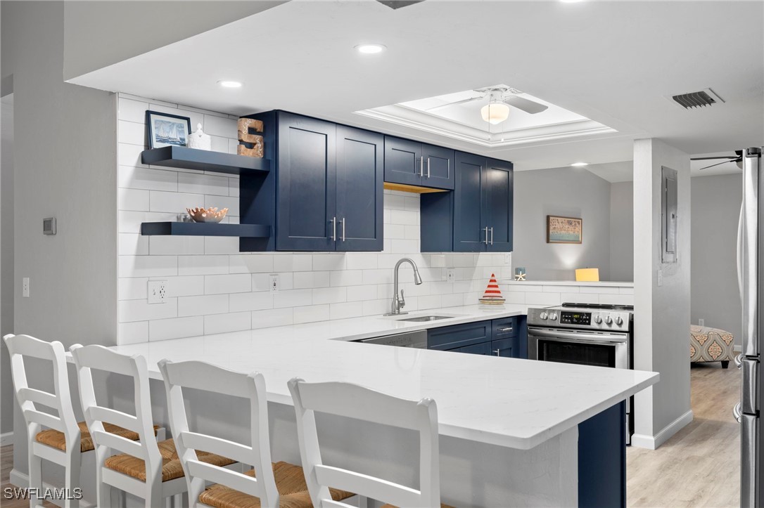 4904 Vincennes ST 201