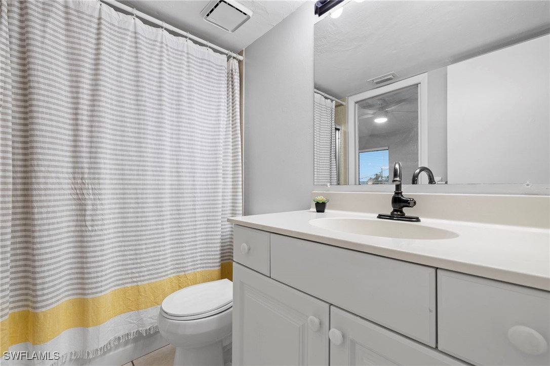 4904 Vincennes ST 201