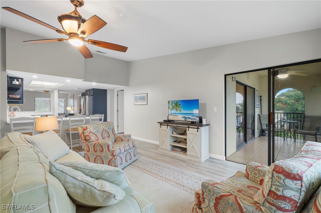 4904 Vincennes ST 201