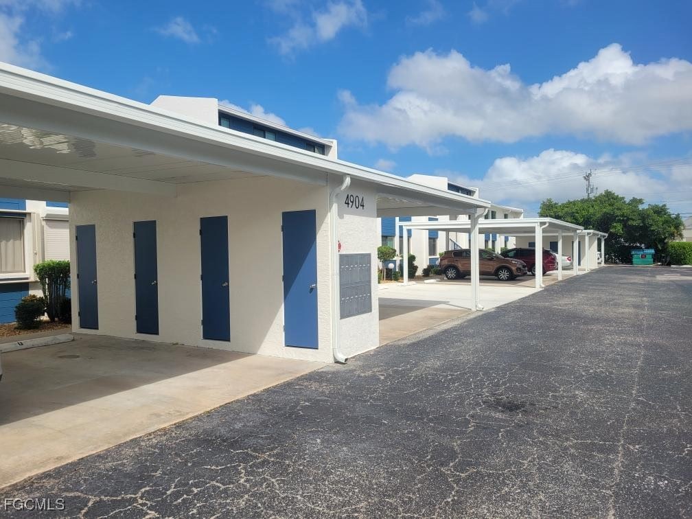 4904 Vincennes ST 201