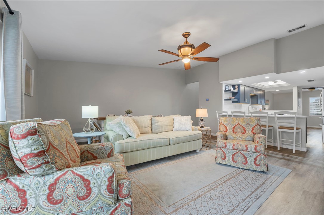 4904 Vincennes ST 201