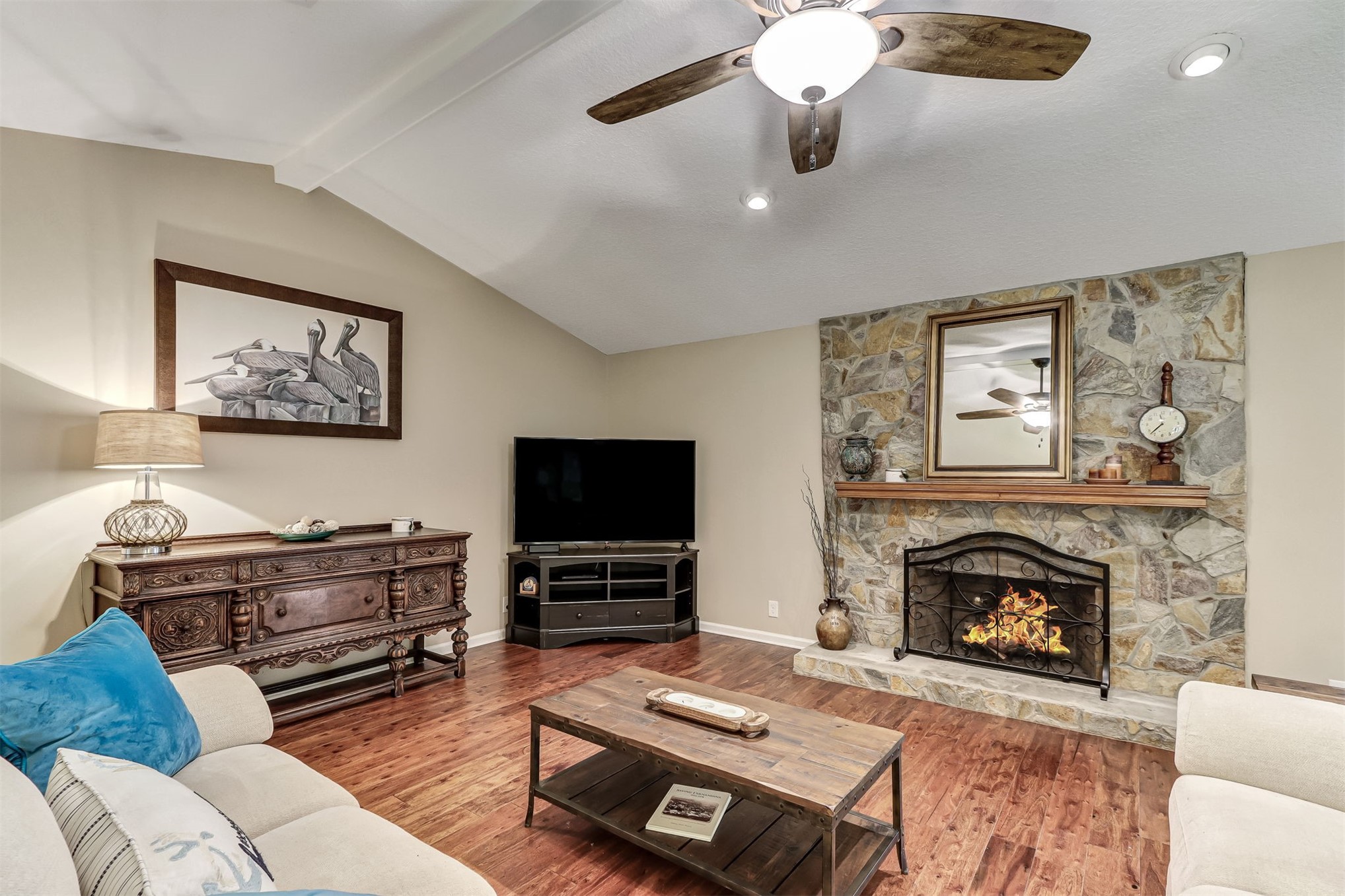 2404 LOS ROBLES DRIVE