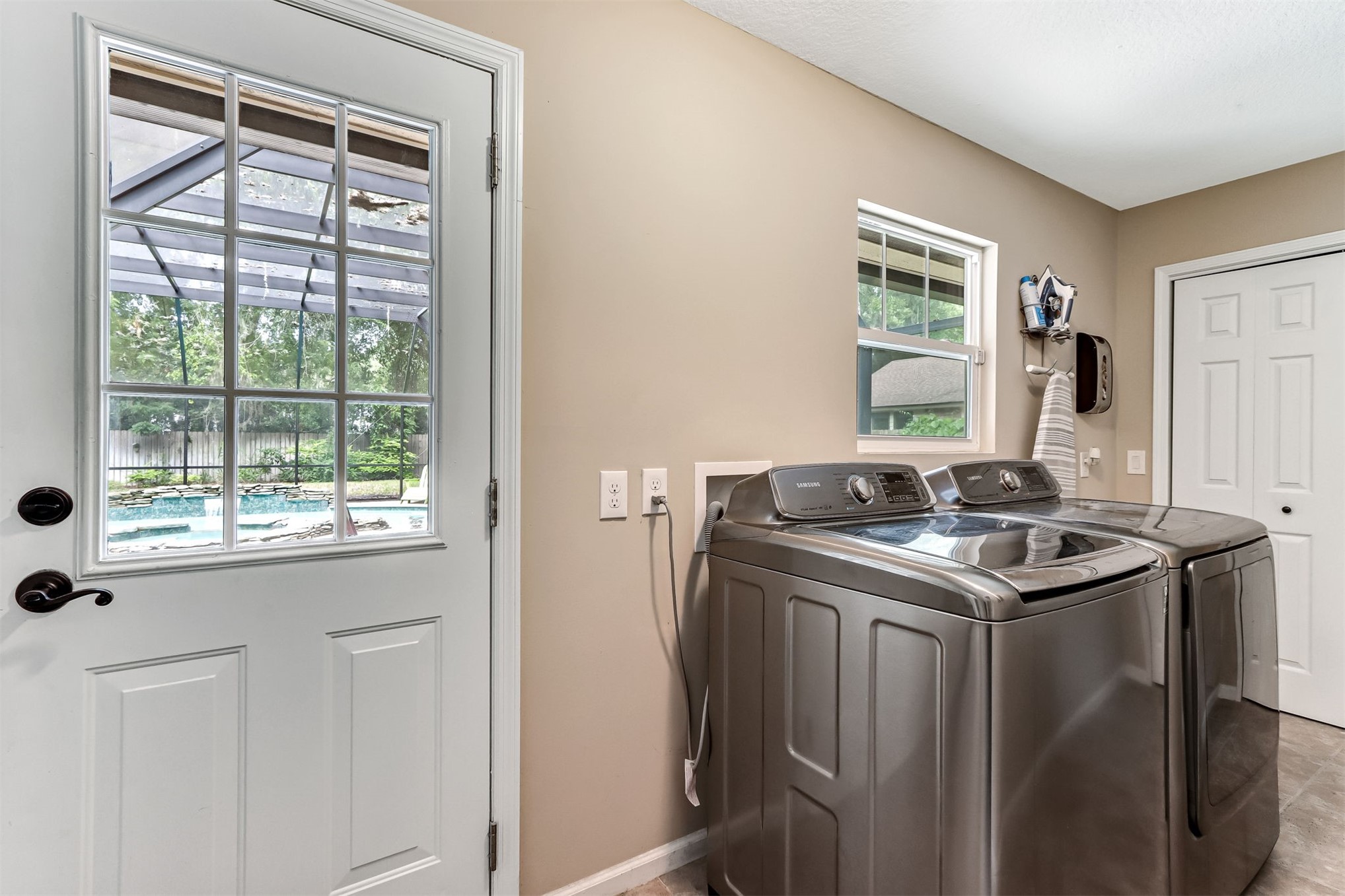 2404 LOS ROBLES DRIVE