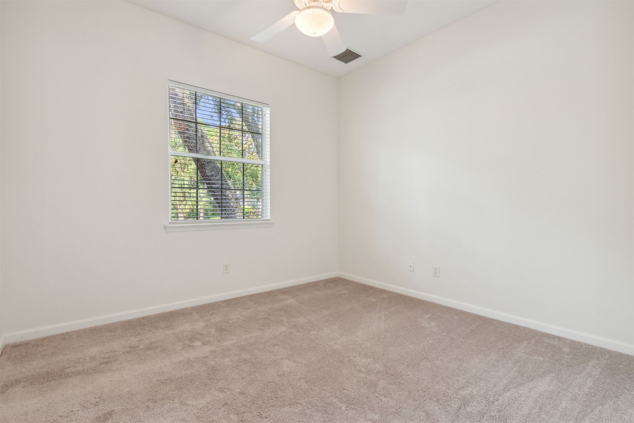2752 SEA GROVE DRIVE