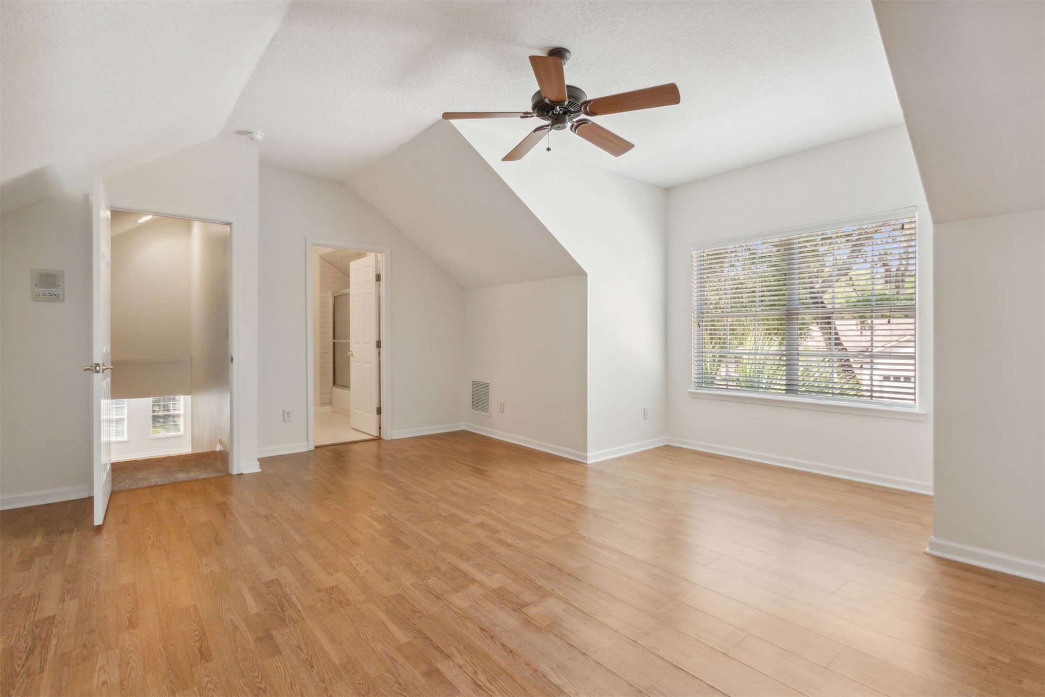 2752 SEA GROVE DRIVE