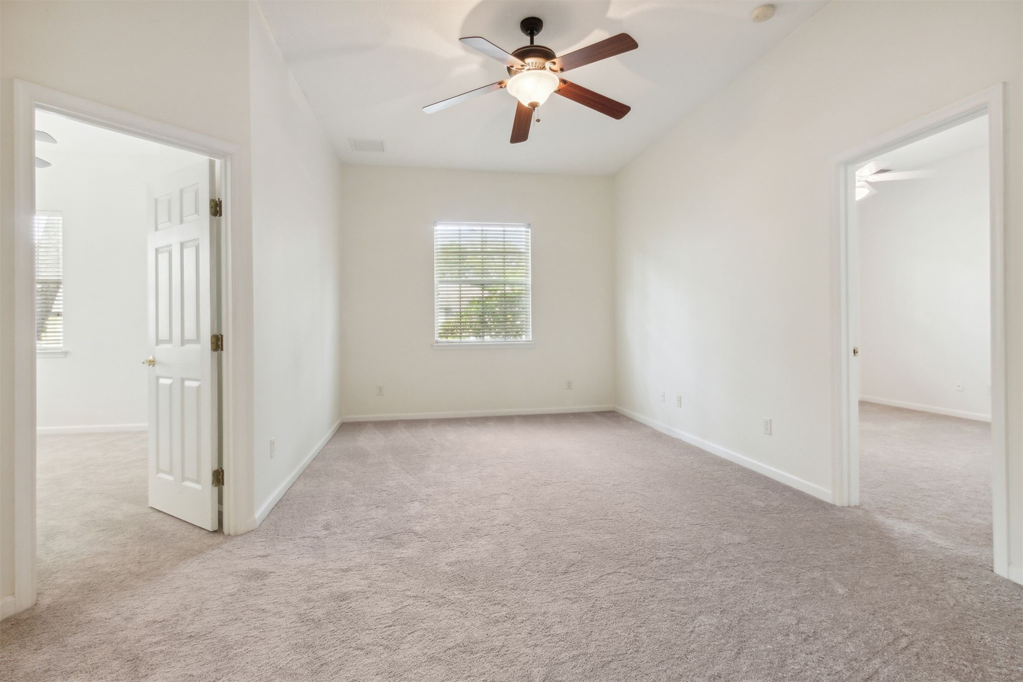 2752 SEA GROVE DRIVE
