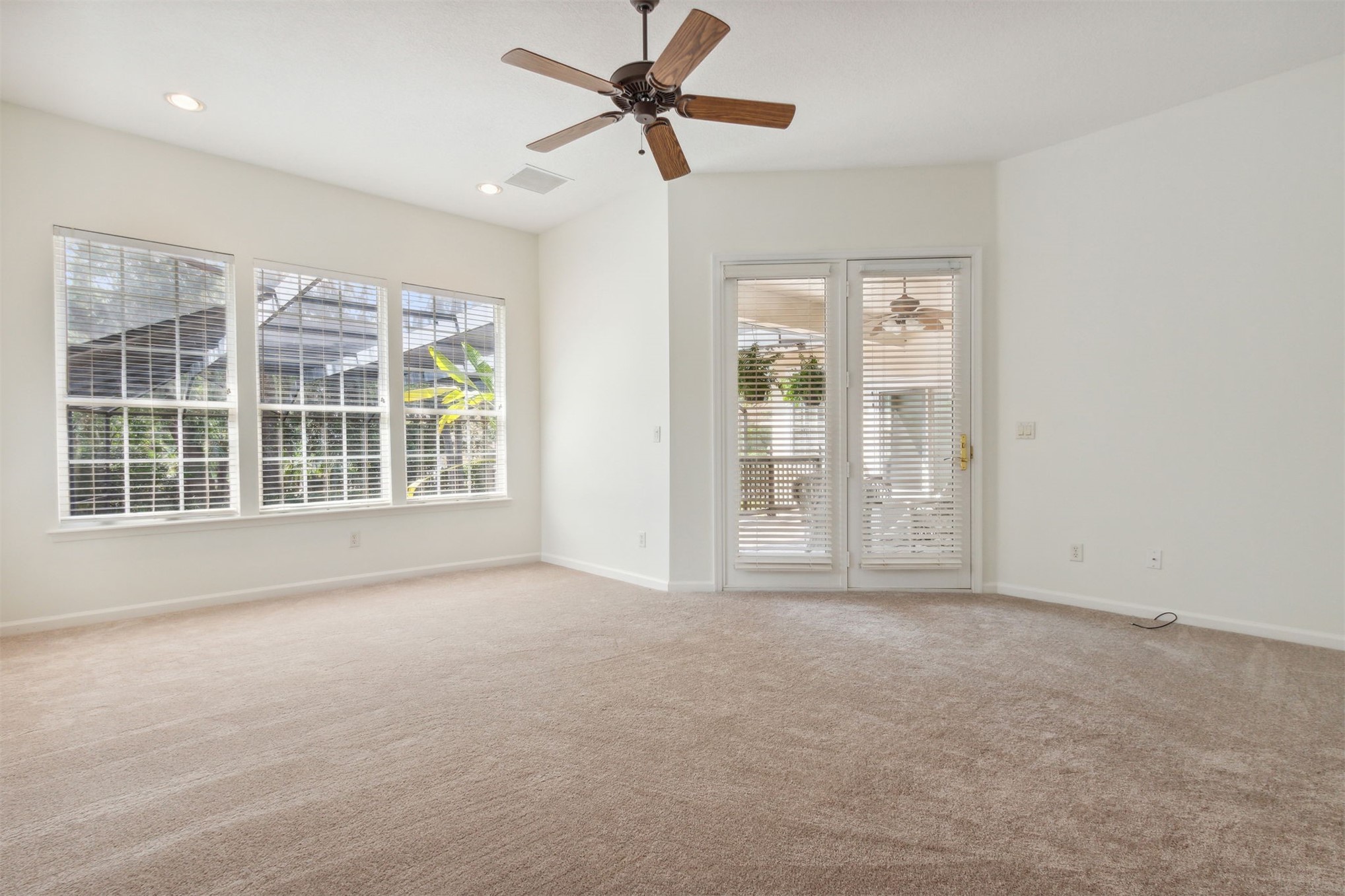 2752 SEA GROVE DRIVE