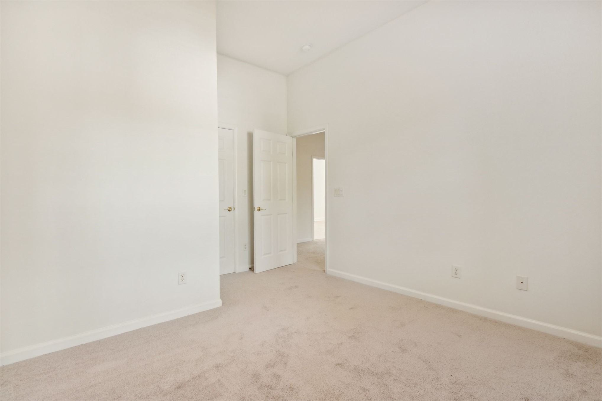 2752 SEA GROVE DRIVE