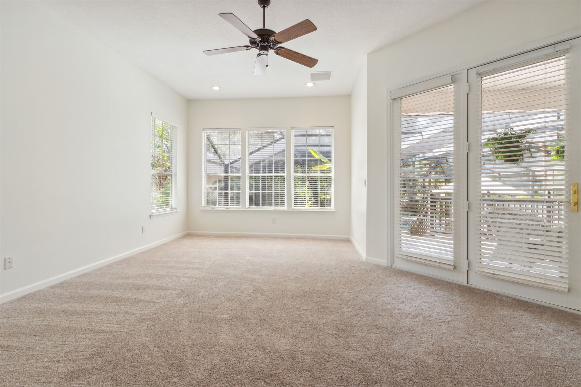 2752 SEA GROVE DRIVE
