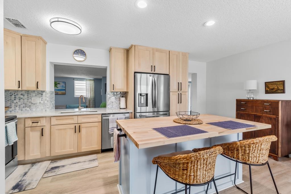 1534 S BENTIN DRIVE