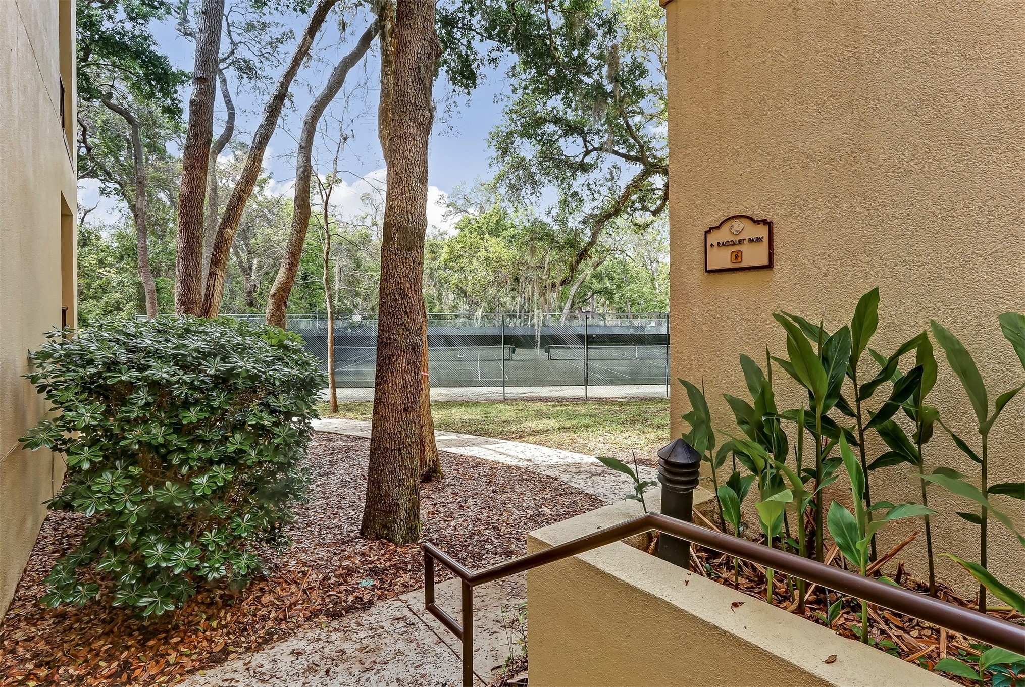 2518 BOXWOOD LANE 2517/2518