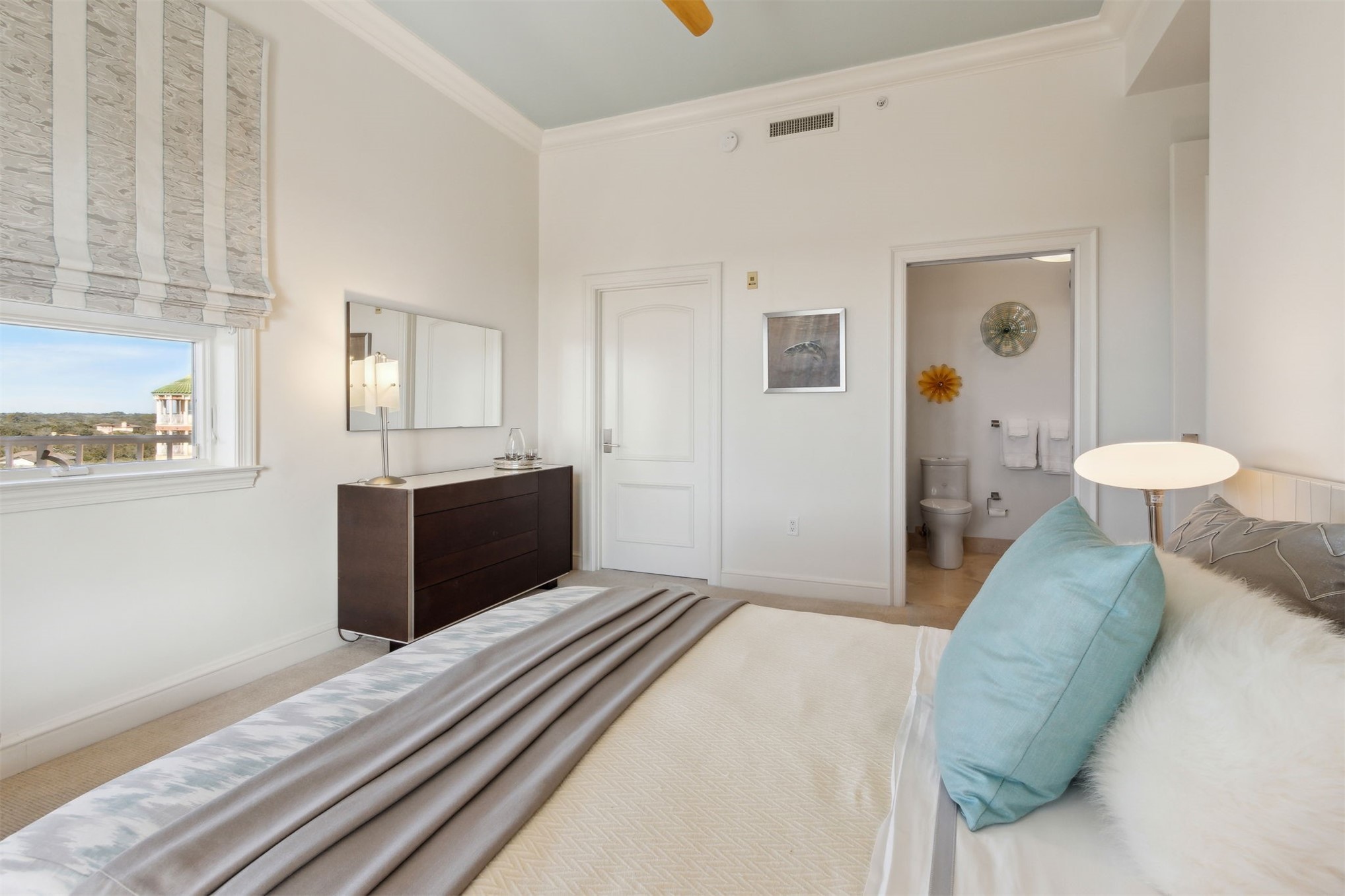 719 OCEAN CLUB PLACE 719