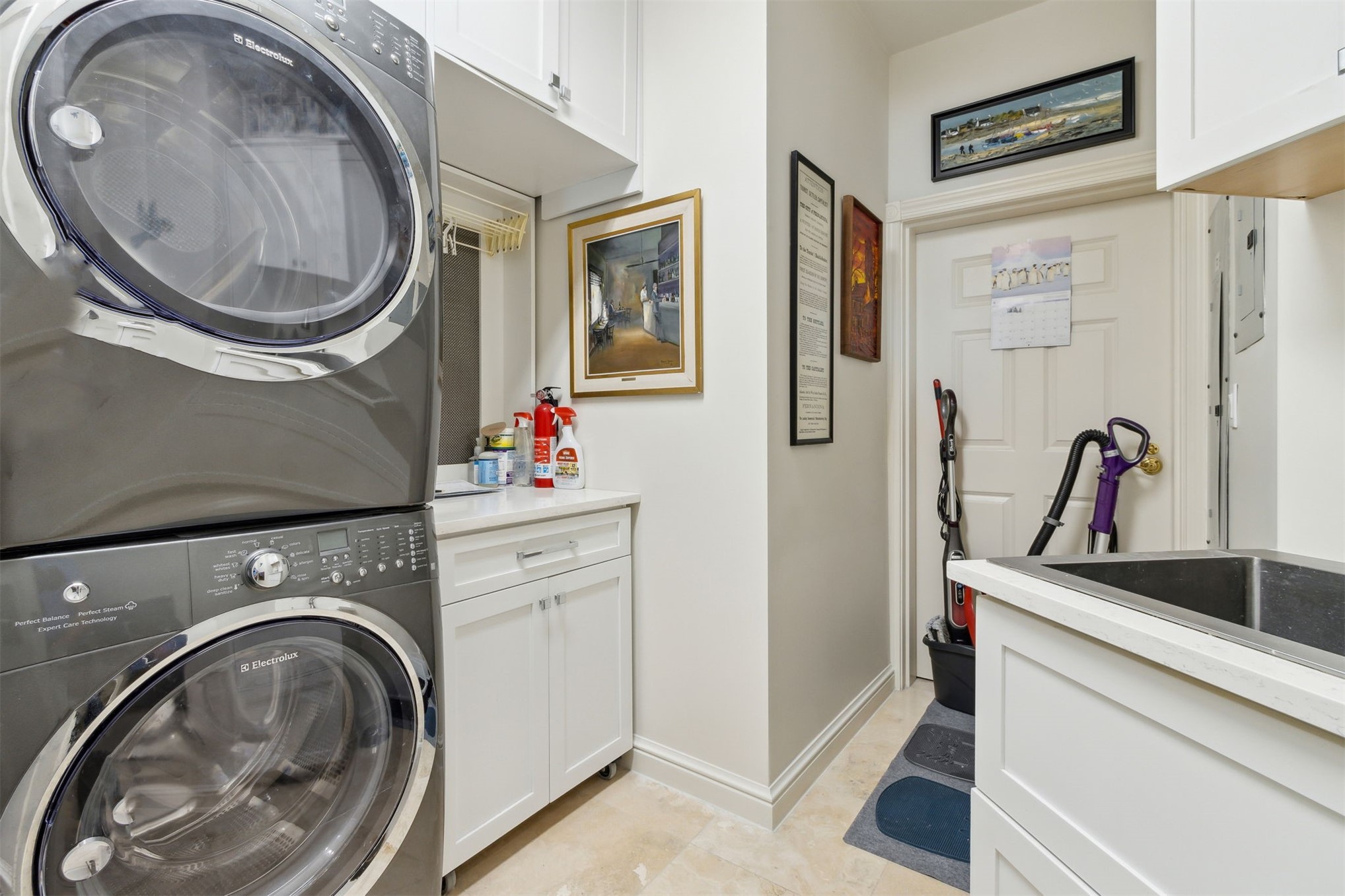 719 OCEAN CLUB PLACE 719