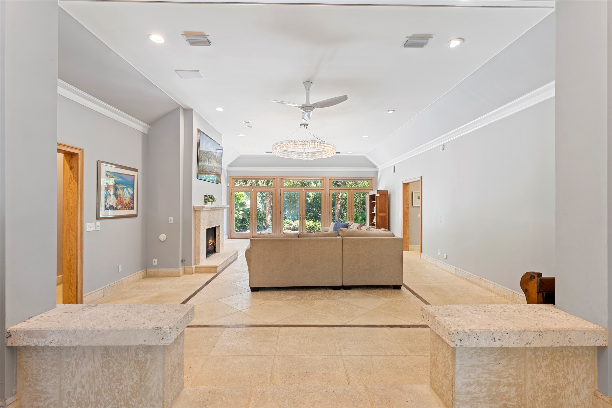 10 BUCKTHORNE DRIVE