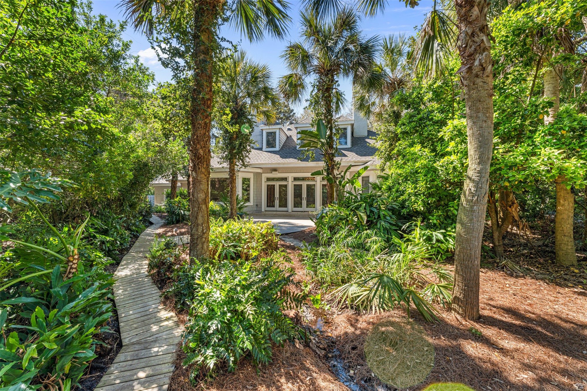 10 BUCKTHORNE DRIVE