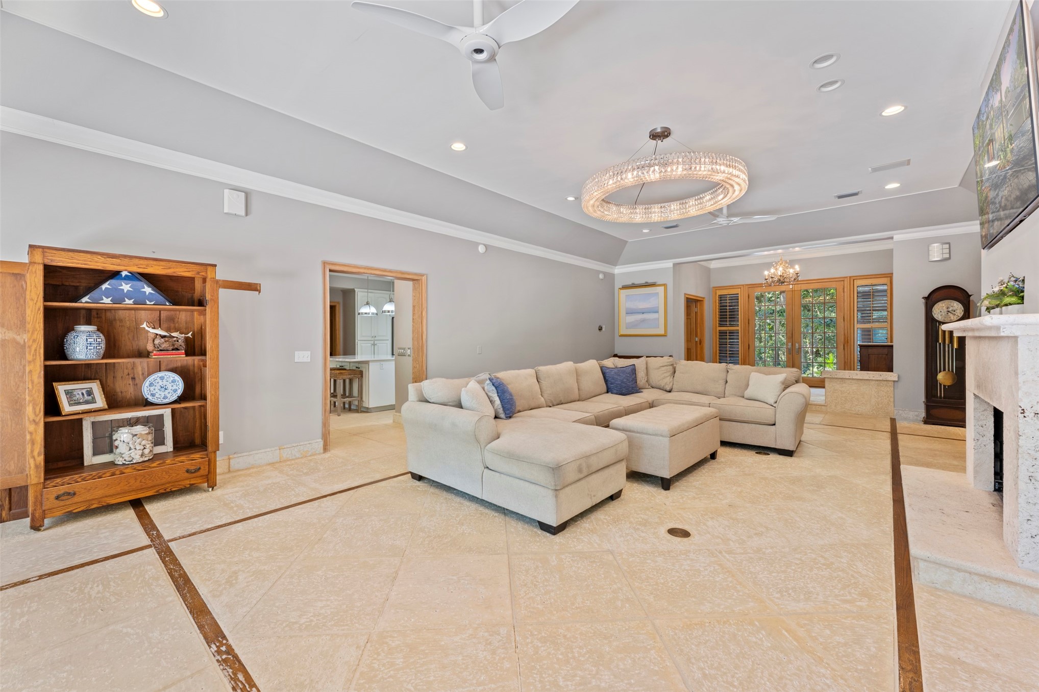 10 BUCKTHORNE DRIVE