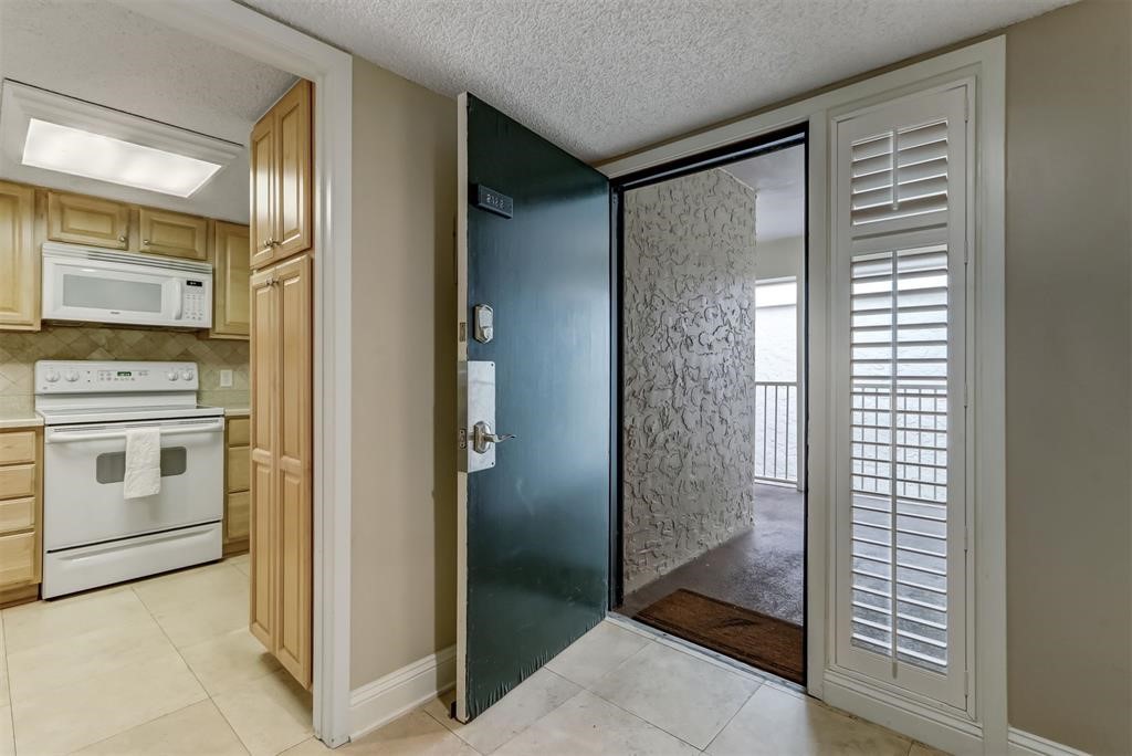 2122 BEACH WOOD ROAD