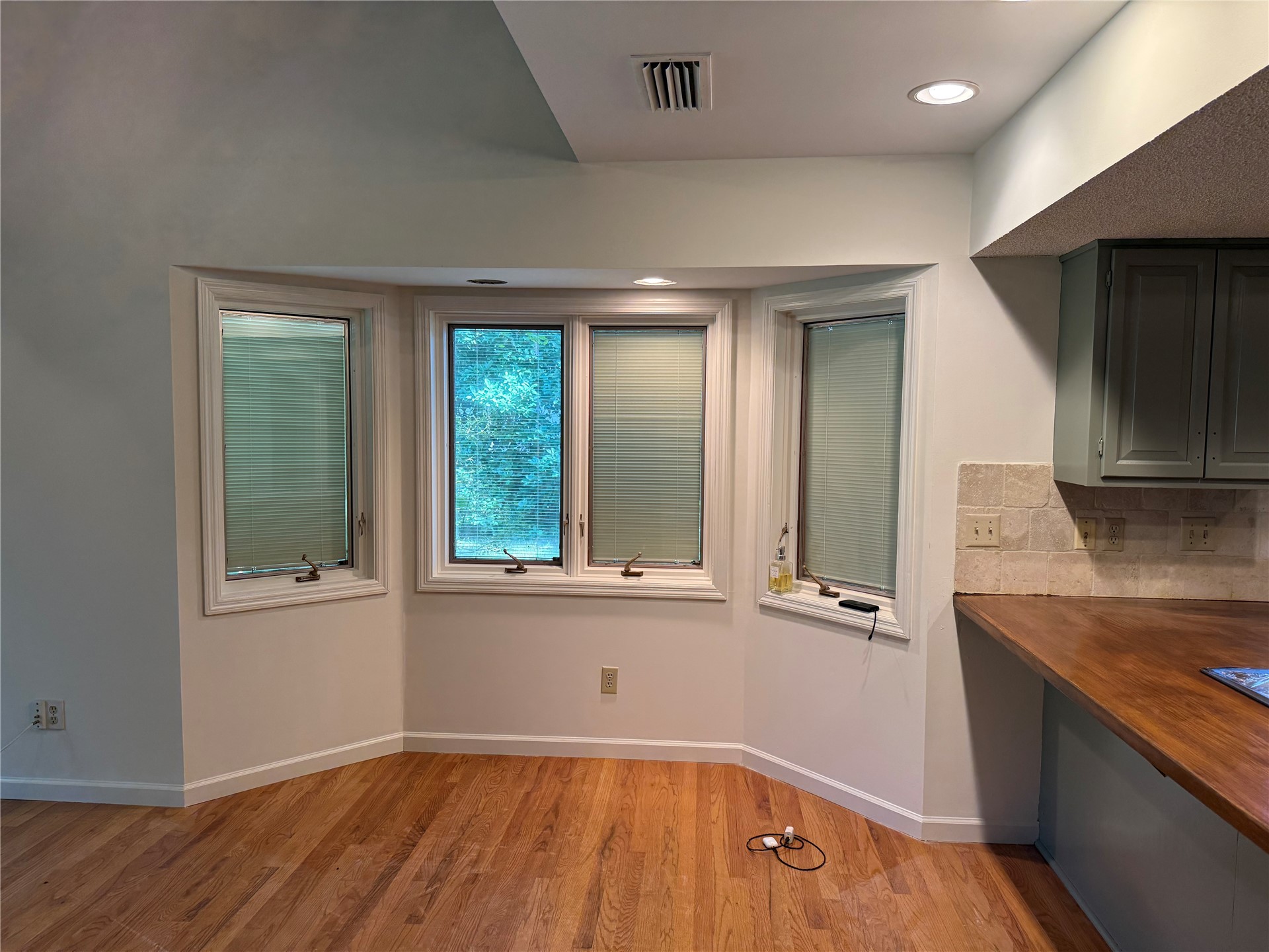 2413 LOS ROBLES DRIVE