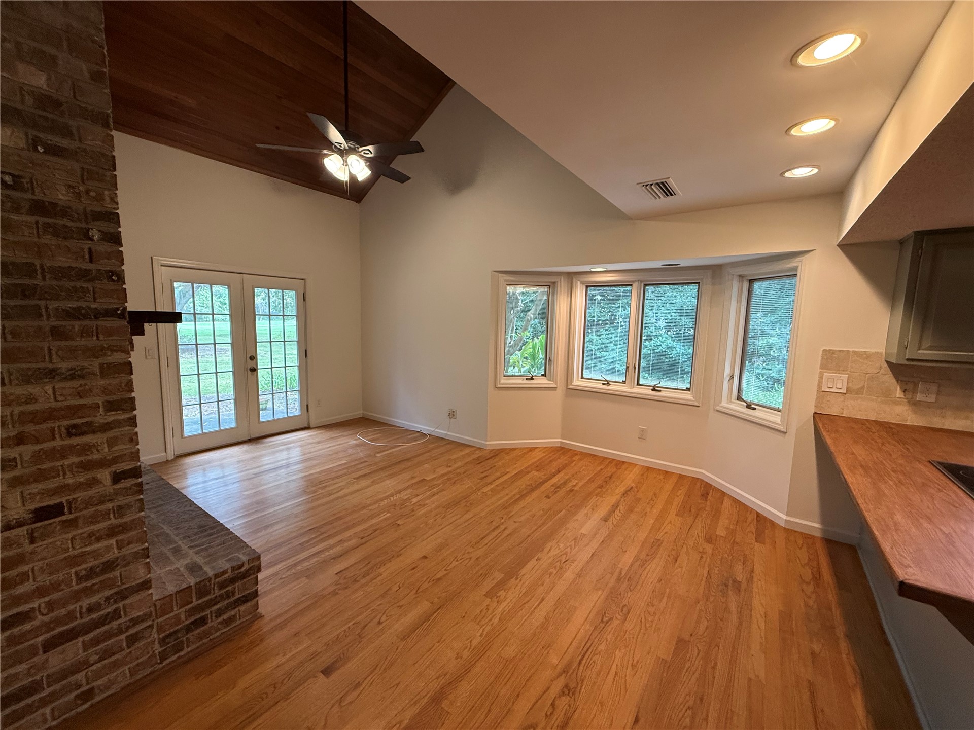 2413 LOS ROBLES DRIVE