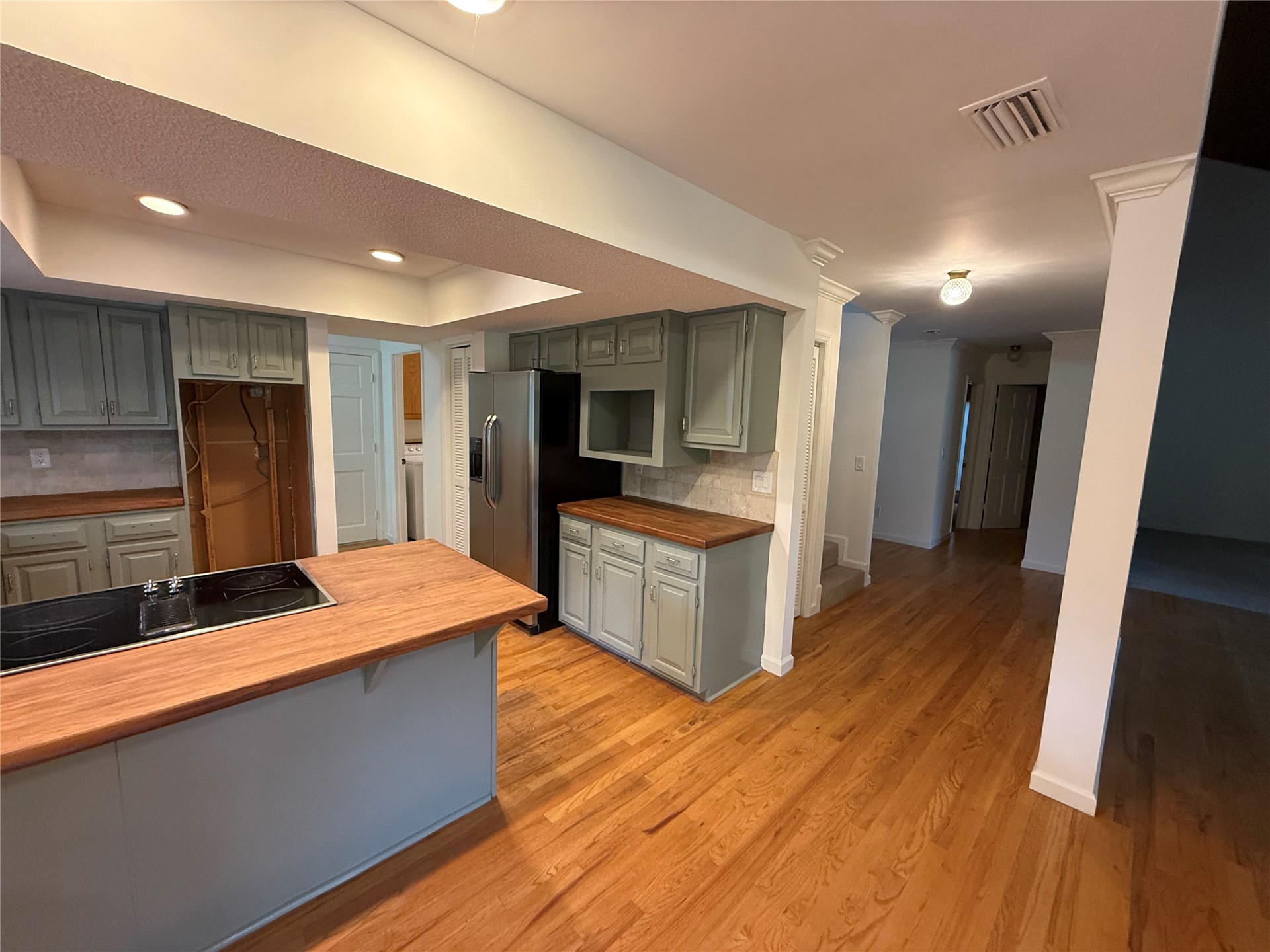 2413 LOS ROBLES DRIVE