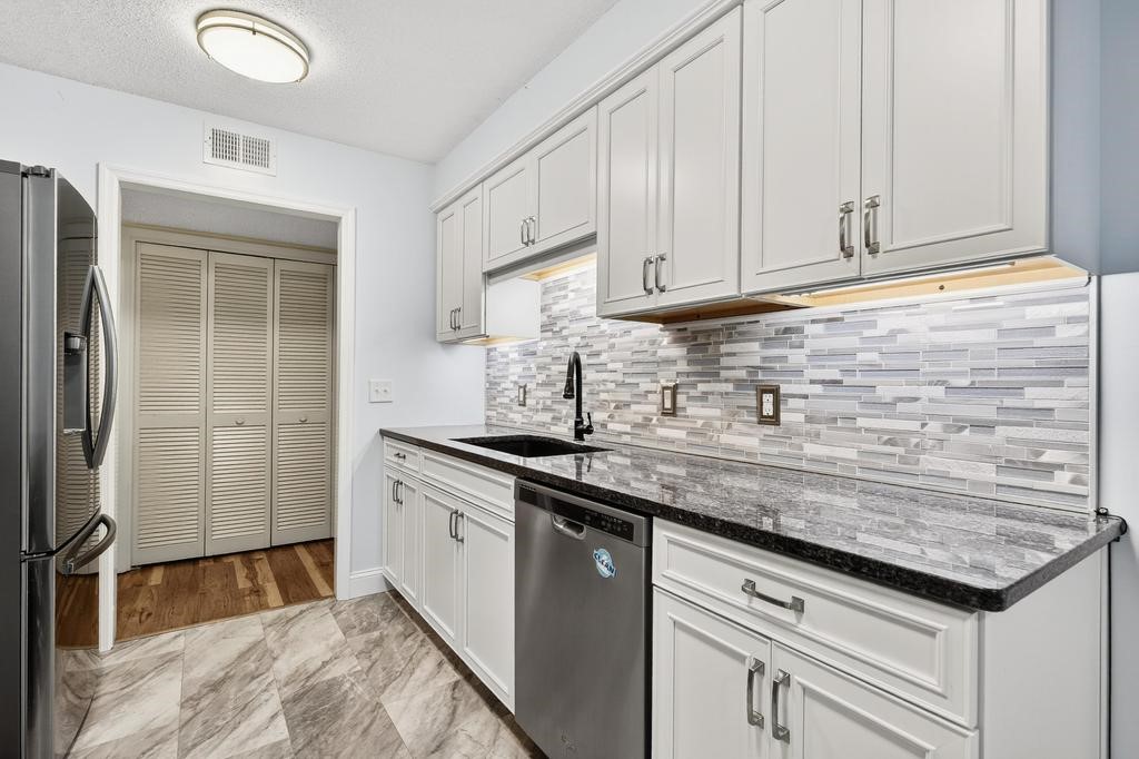 2700 MIZELL AVENUE 504A