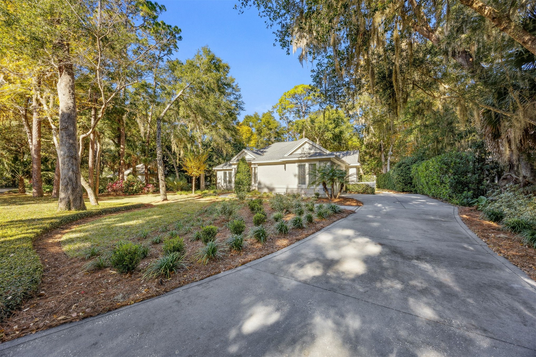 4 MOSS OAKS DRIVE