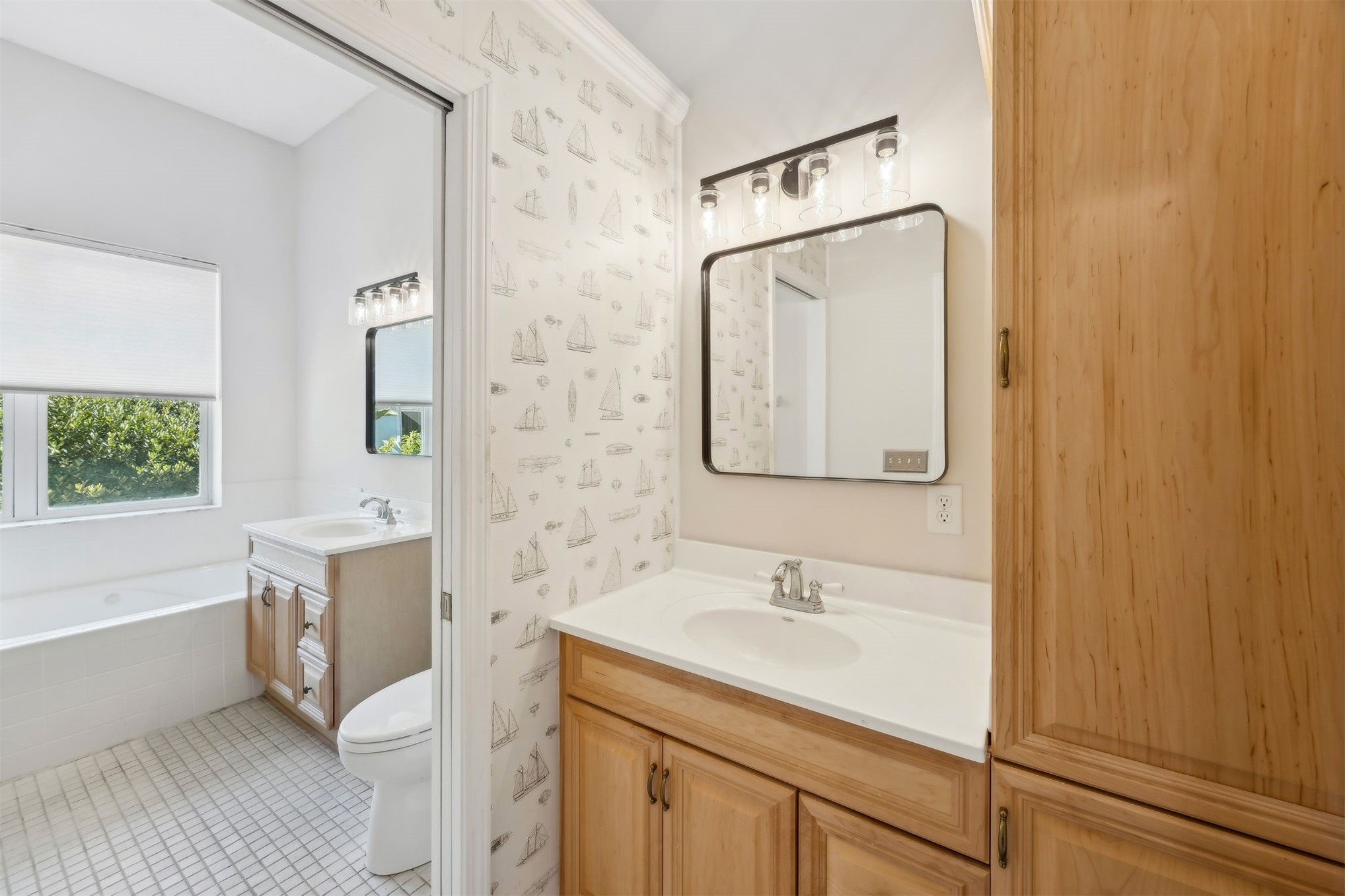2415 LOS ROBLES
