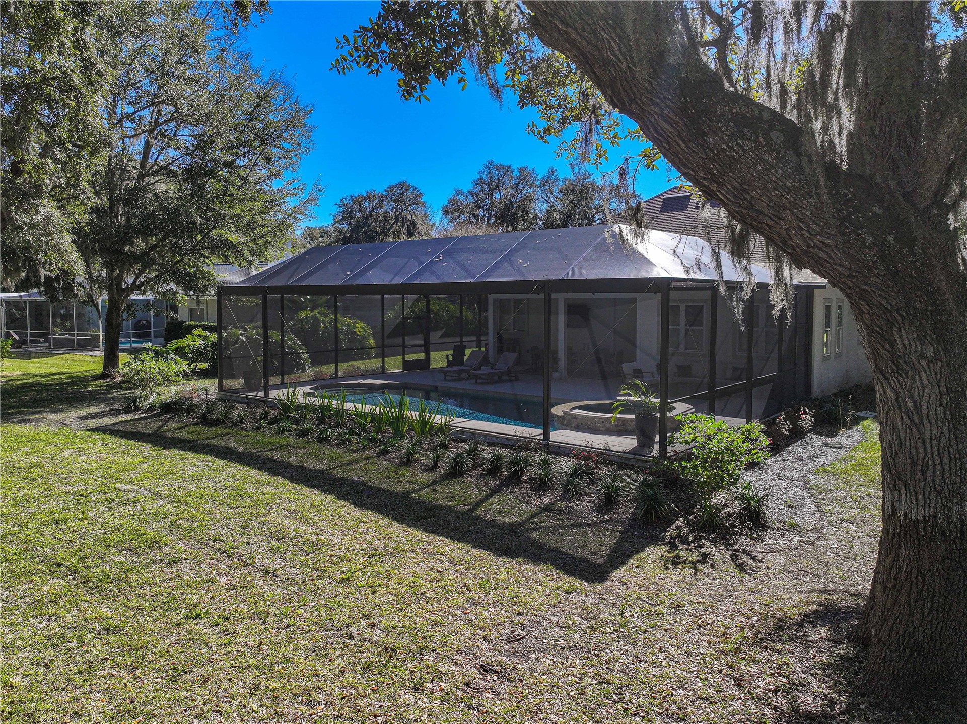 2415 LOS ROBLES